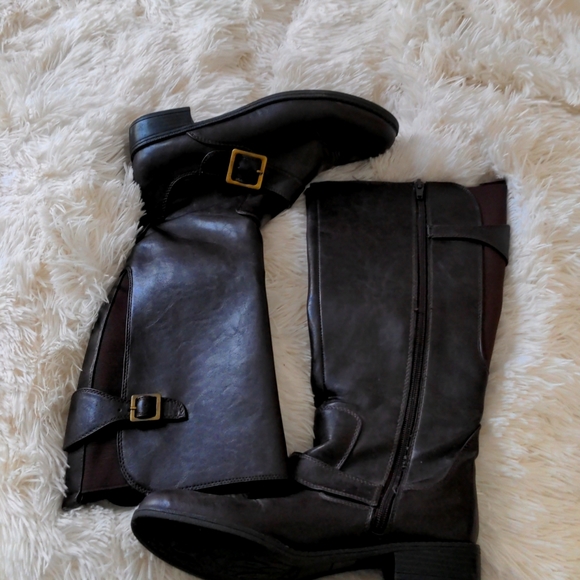 Brown boots - Picture 1 of 7